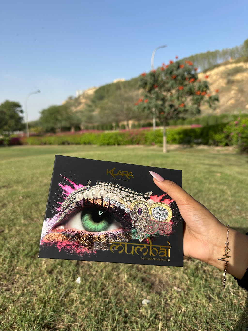 Klara Cosmetics Mumbai Eyeshadow Palette – 24 Shades
